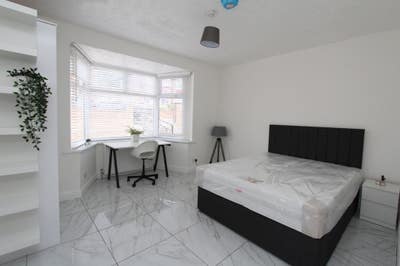 Recently refurbished rooms - House Share Main Photo
