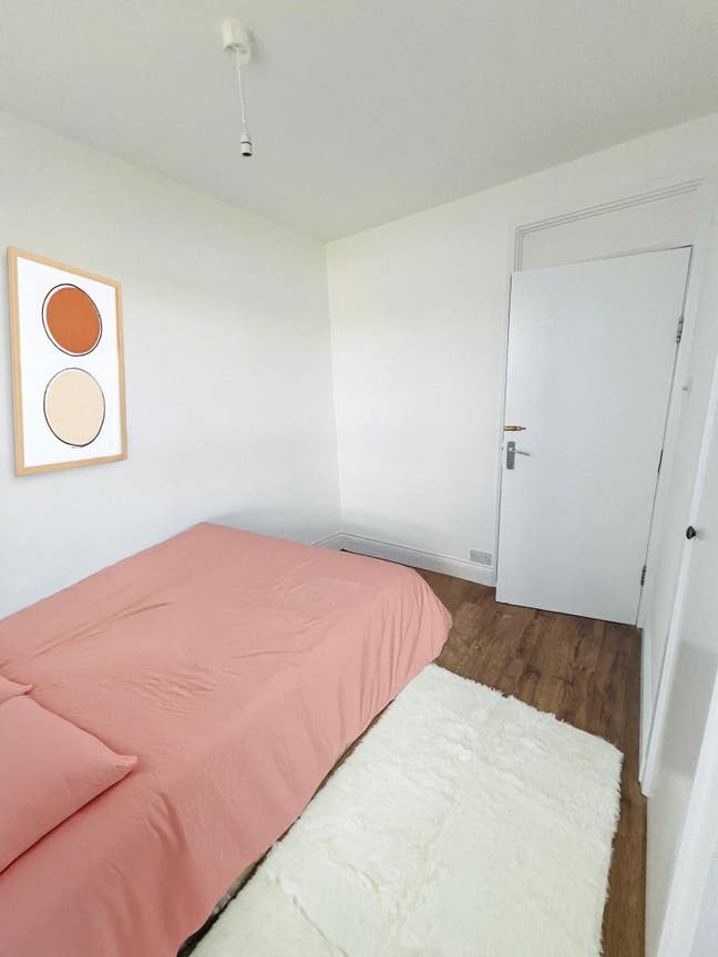 Bright Double Room in Kilburn Flat  Main Photo