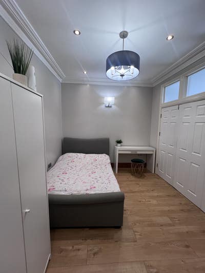 Spacious Double Room -  All Bills Included &pound;700 Main Photo