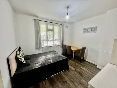 Newly Done 4bedroom House Available In  Aldgate Main Photo