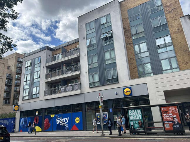 Spacious 2 Bedroom flat for rent in West Ealing Main Photo