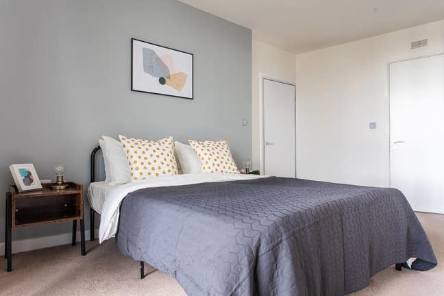 Luxury En-suite next to Queen Elizabeth Park Main Photo