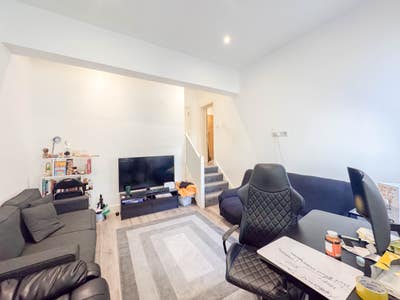 2 bedroom apartment in Pier Road, E16 Main Photo