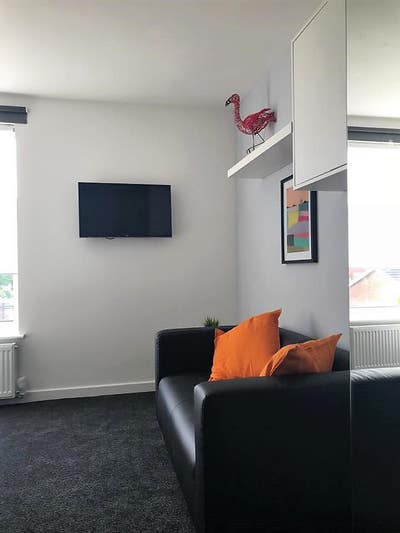 🏡  En-Suite Room for a Couple in a 3-Bed Home ✨ Main Photo