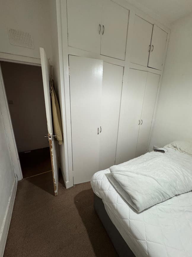 Room in a 2-bedroom flat  Main Photo