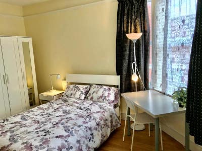 Double room in friendly house share Main Photo