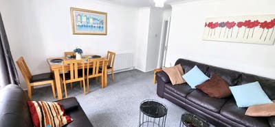 A professional male looking for a flatmate Main Photo