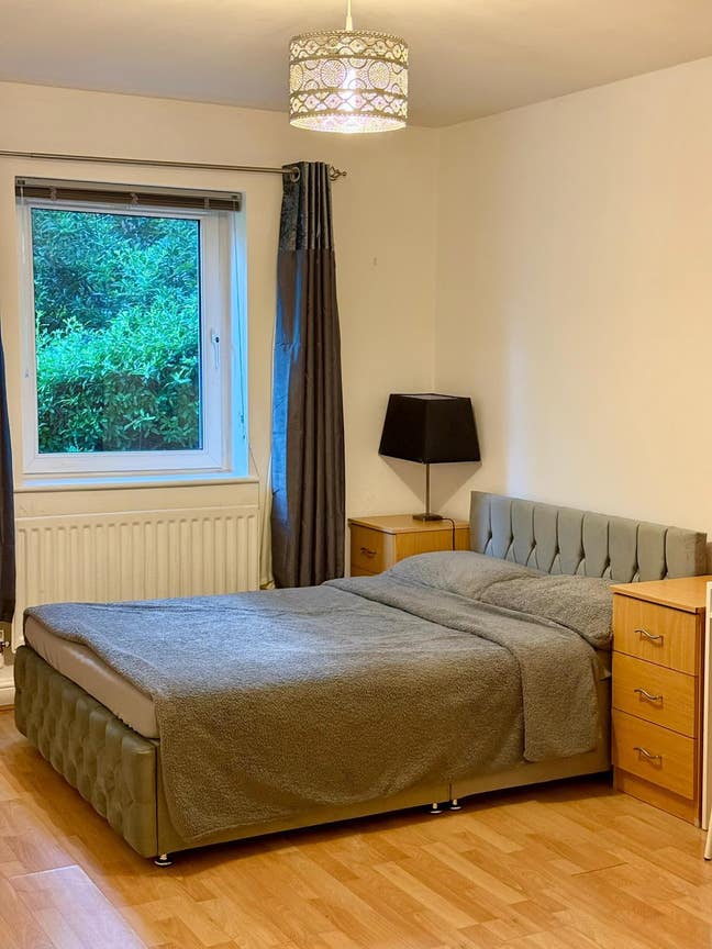 Spacious 2-bed & 2-bathroom flat in Harrow, HA3 Main Photo
