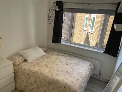 Small Double room in friendly Denmark Hill flat Main Photo