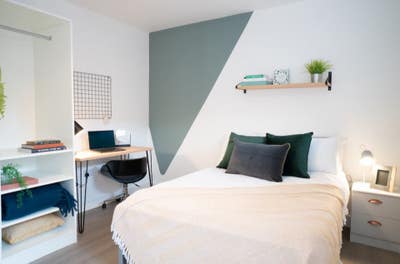 Affordable Big room in LA1 Main Photo