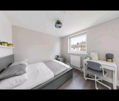 Modern room near Elizabeth Line - all included Main Photo