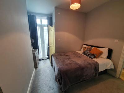 Friendly house*Lovely double ensuite*close City    Main Photo