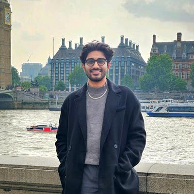 I am a professional male aged 25. I am lookin... Main Photo