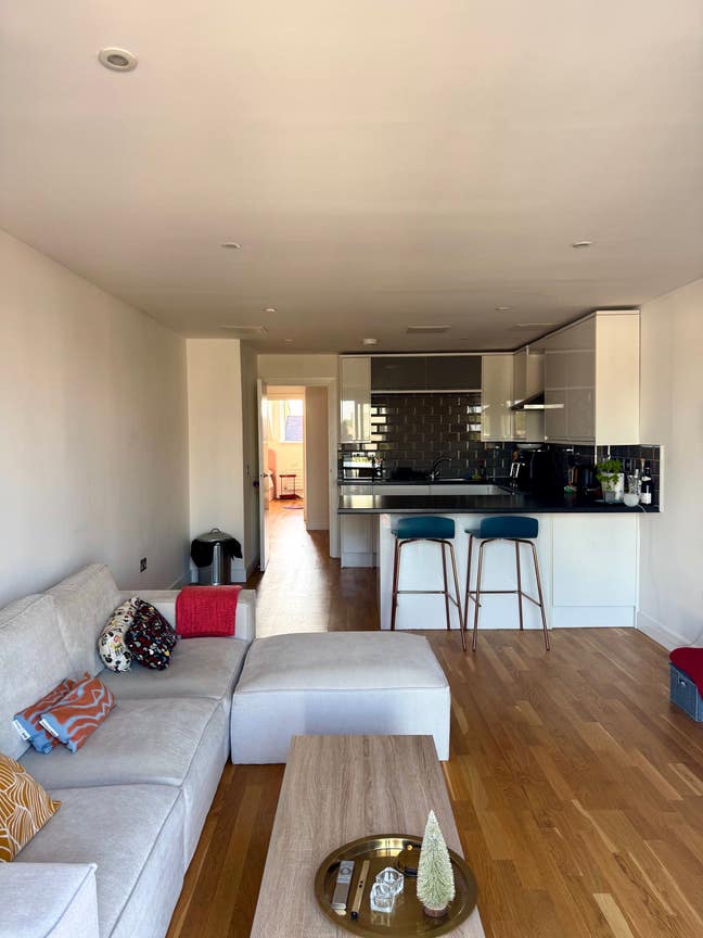 1 Bedroom in 2 Bedroom flat Main Photo