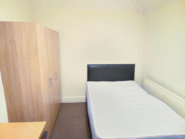 1 Bedroom available in 6 Bedroom Shared House Main Photo