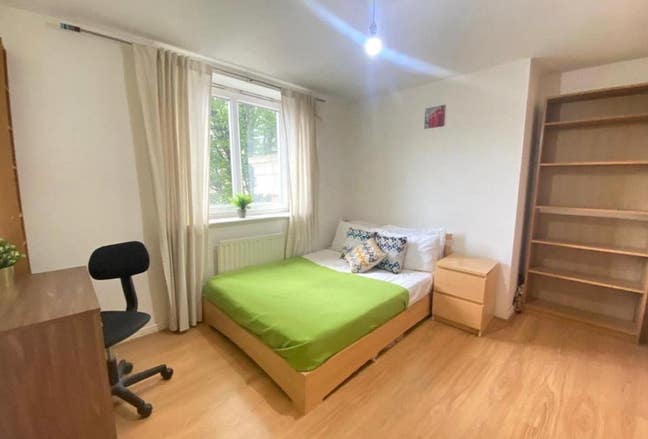 2 Large Rooms | By Waterside | 5min to DLR! Main Photo