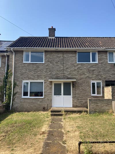  4 bedrooms available 5 minutes from UEA.  Main Photo