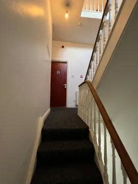 🏡Spacious rooms in a 5-bed house near beach🏖️ Main Photo