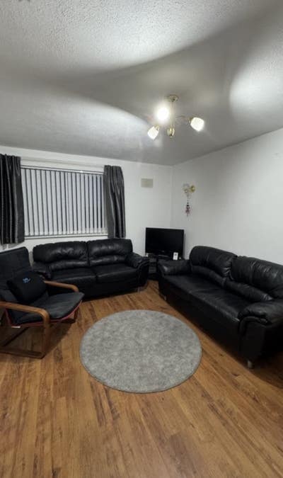 1.5 bed flat for professionals or small family  Main Photo