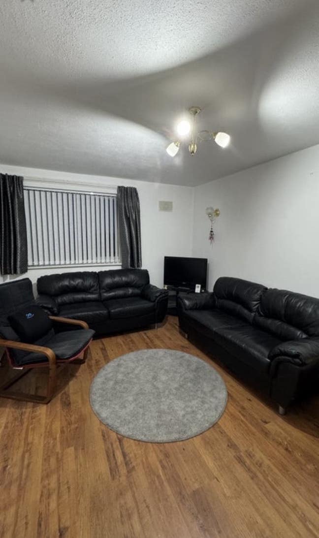 2 bed flat for professionals or small family  Main Photo