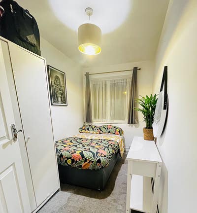 Looking for a flat mate Main Photo
