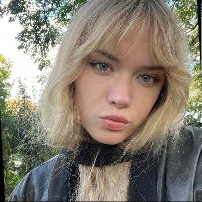 24F Professional looking for flatshare/1Bed Main Photo