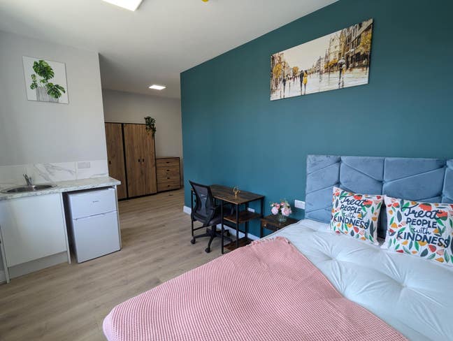 BrandNew Double ensuite next to Kingston Hospital  Main Photo