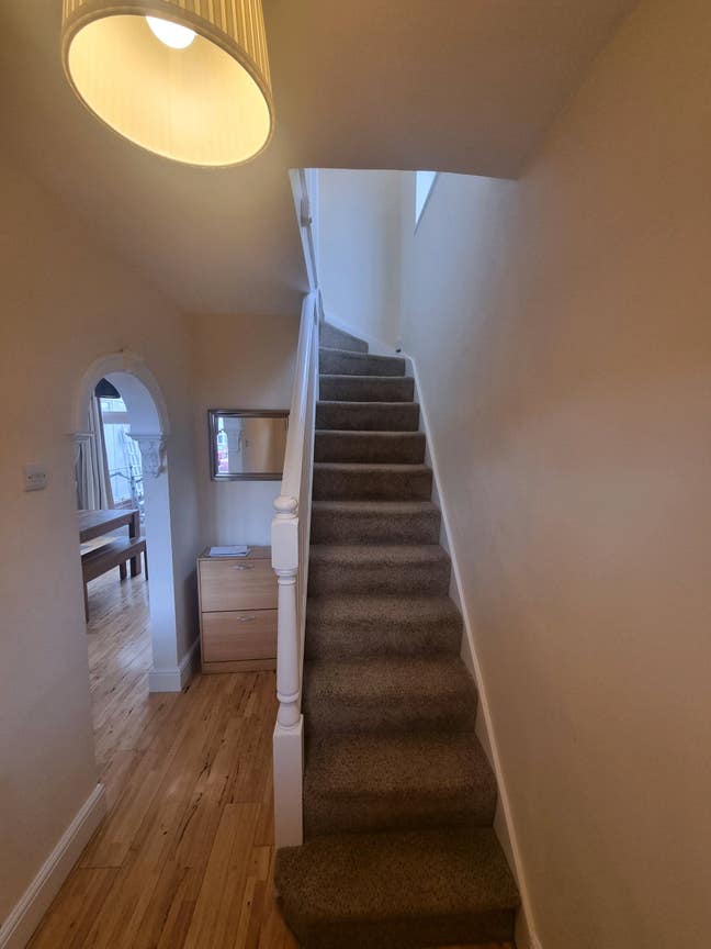 2-bed house for rent Main Photo