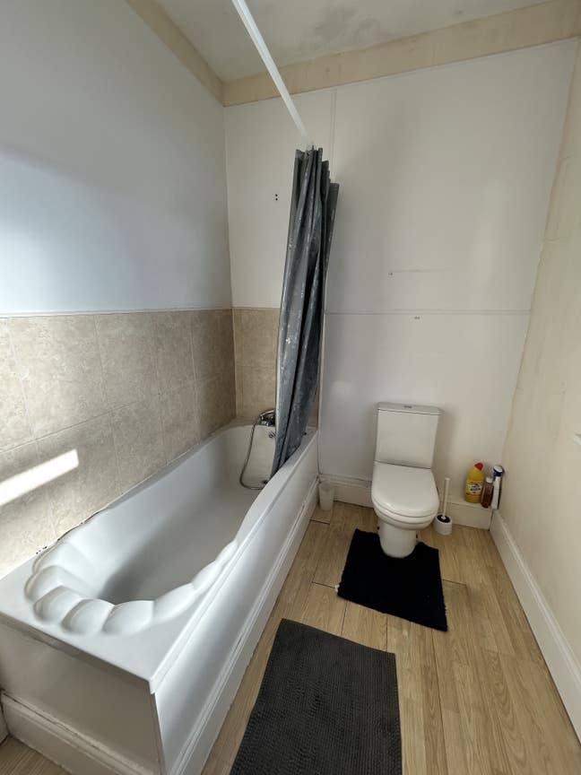 Large Terraced House, Wakefield City Centre Main Photo