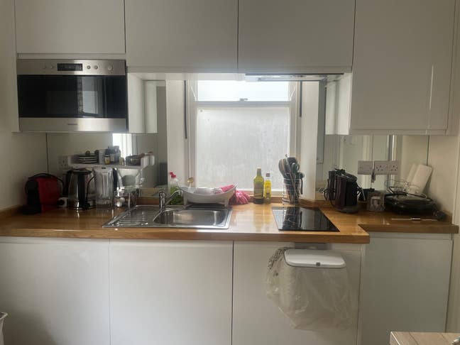 Short term let studio flat  Main Photo