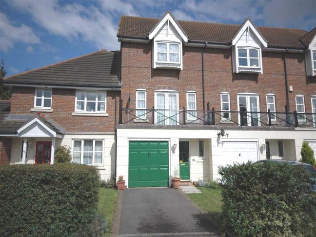 Double room in clean town house share,  Main Photo
