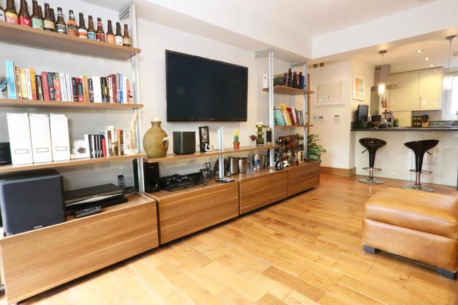 Looking for space, comfort & touch of Luxury? Main Photo