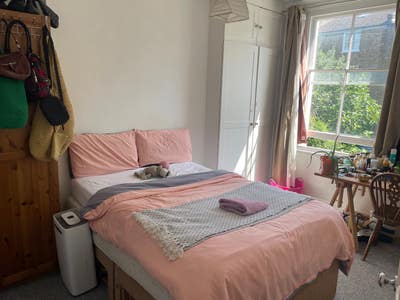 Room in 4 bedroom House Shepherds Bush Main Photo