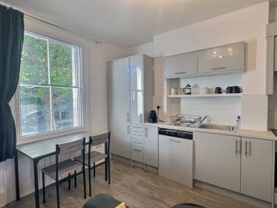1 Bedroom Flat n/r Oval Tube Station Main Photo