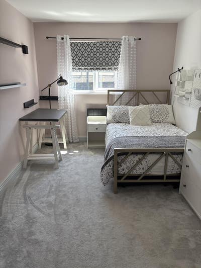 Double room close to train station and shops Main Photo