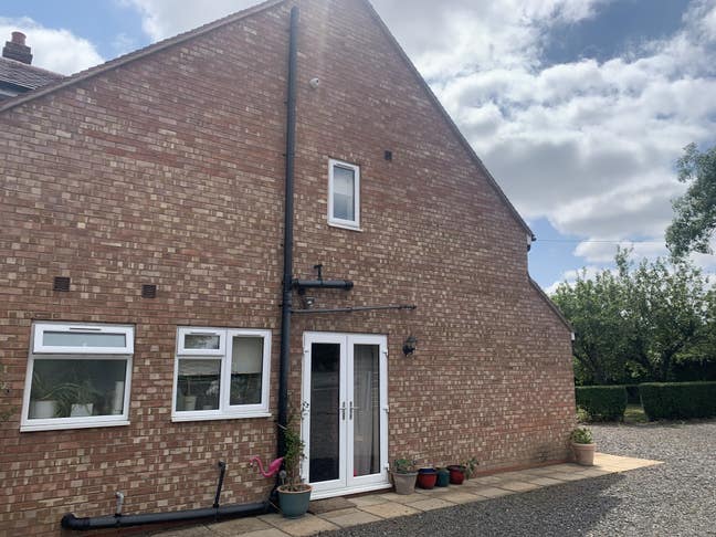 1 bed house, for rent in rural location Main Photo
