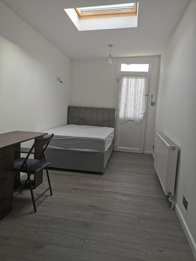 Fully furnished studio flat, all bills included  Main Photo