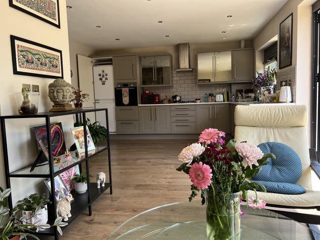 Excellent location very close to central London  Main Photo