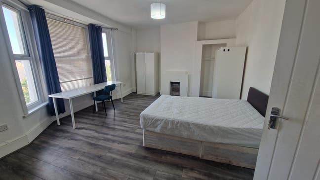 4 Spacious HUGE Doubles in Shepherds Bush Main Photo