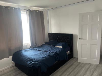 1 Double Bed located in daghenam Heathway .  Main Photo