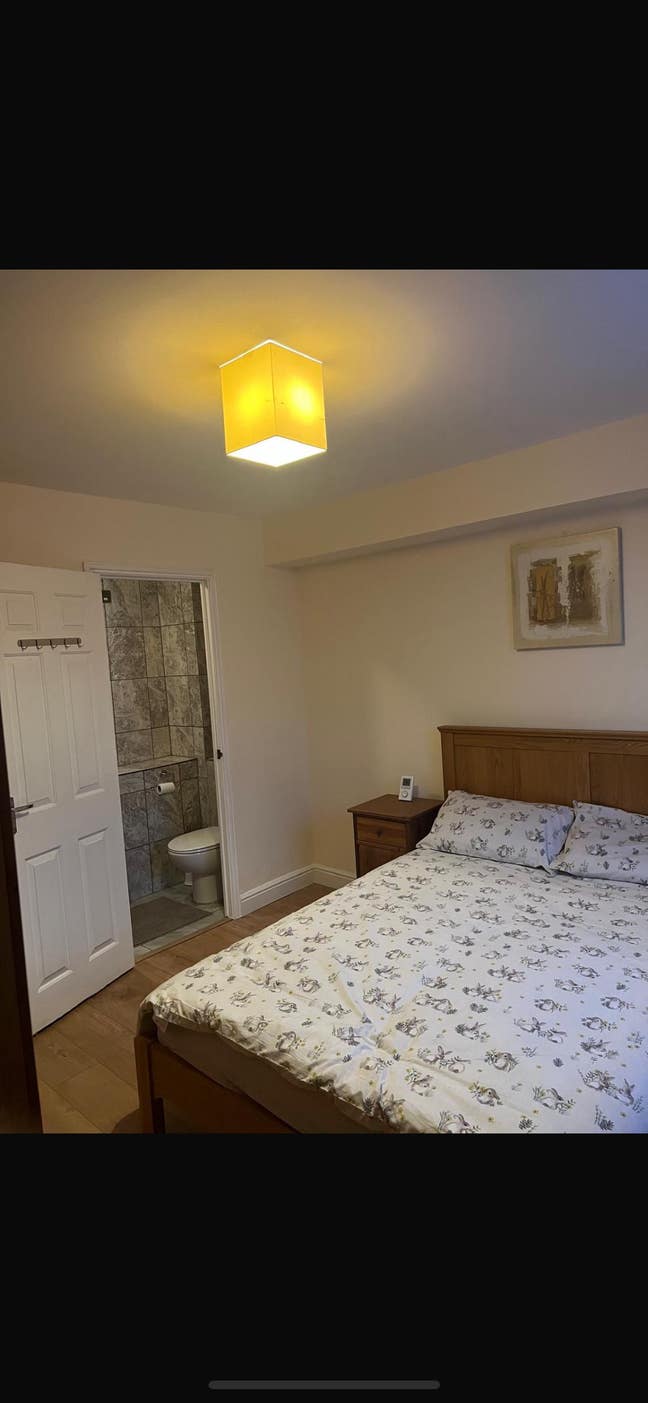 En-suite large double room in E16  Main Photo