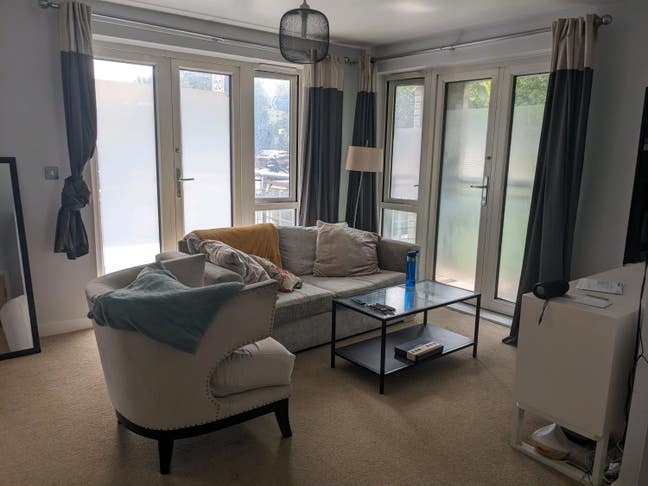 Amazing flat with 2 balconies + private parking!! Main Photo