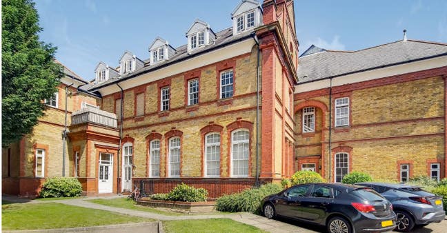 Spacious 2-bedroom apartment in Winchmore Hill Main Photo