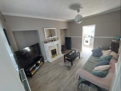 Large Fully Furnished Spare Room –Bills Included Main Photo