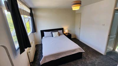 🌿 Bright Double Room in Central Woking Main Photo