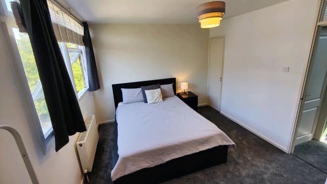 🌿 Bright Double Room in Central Woking Main Photo