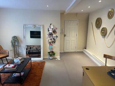 3 ROOMS  Main Photo