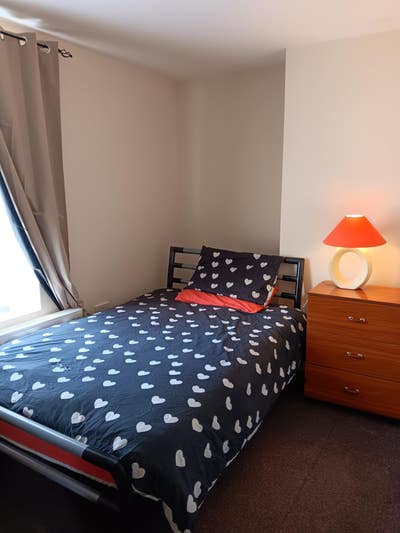 Double bedroom. Clean, quiet home. Main Photo