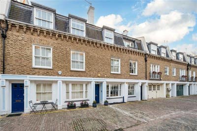 Charming flat in a Mews Main Photo