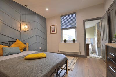 2 en-suite rooms in town centre  Main Photo